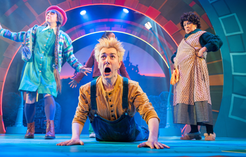 Beth Robb, Kyle Gardiner and Ann Louise Ross in Oor Wullie